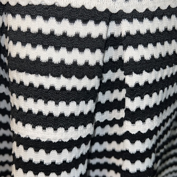 SKINNY STRIPE BANDAGE SKATER SKIRT - Picture 5 of 9